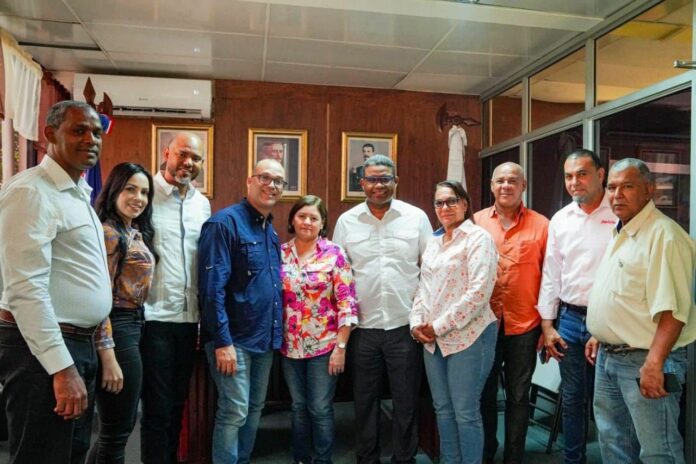 Autoridades trabajan unificados para facilitar acceso a lugares apartados de comunidades en Peravia 