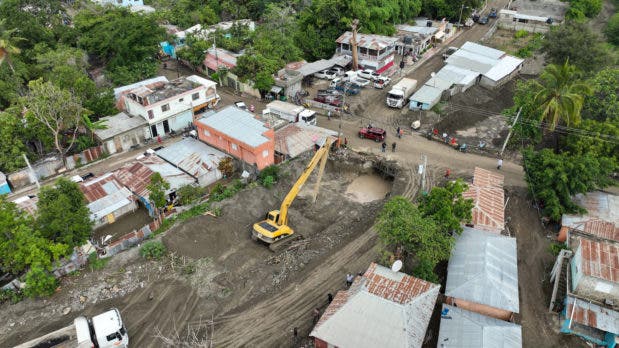 COE 21 provincias en alerta en Azua siete comunidades incomunicadas