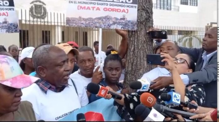 Con la consigna ¡No queremos vertedero! munícipes de SDN protestan frente al CN