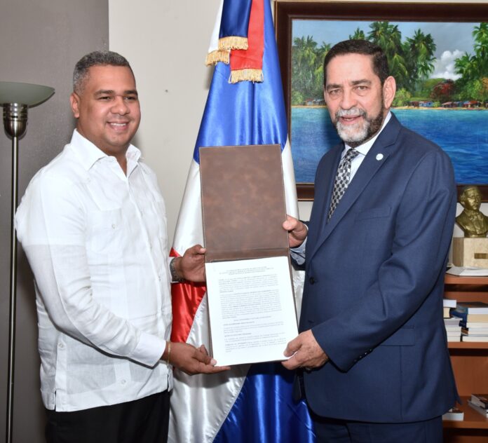 Consulado General e INPOSDOM retoman acuerdo para envío de paquetería y documentos a RD