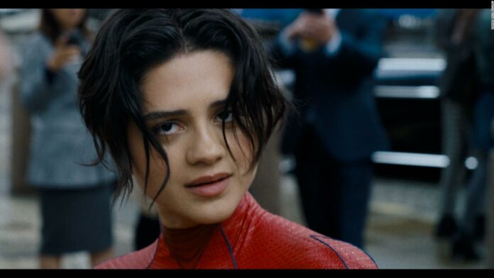 Ella es la chica de familia colombiana que pone la "S" a Supergirl en la nueva película de DC "The Flash"