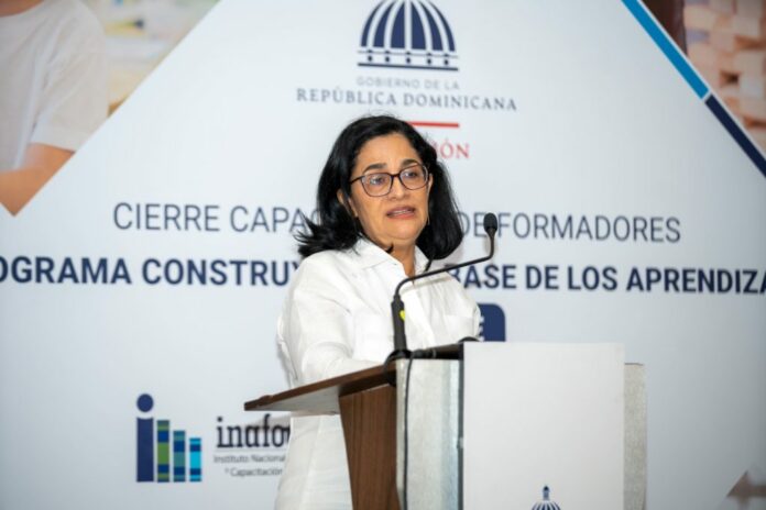 Entidades capacitan más de 500 técnicos en enseñanza de español y matemática en primeros grados de primaria