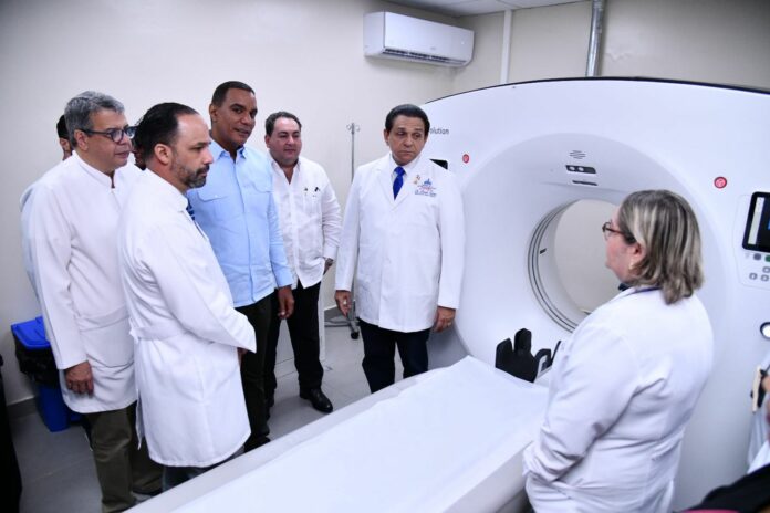 Gobierno invierte más tres millones de dólares en tomógrafos para cinco hospitales