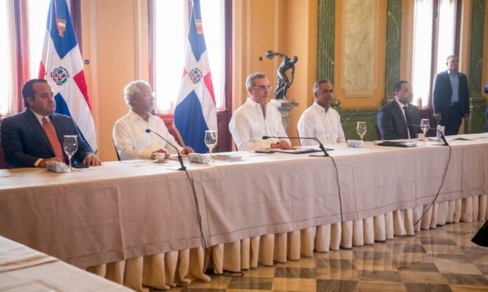 Gobierno y ADP acuerdan trabajar en 10 puntos sobre educación, incluyendo parte pedagógica y terminación de escuelas
