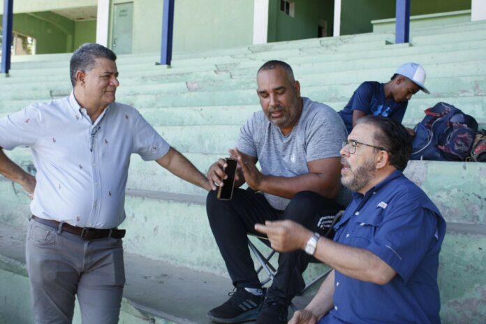 Guillermo Morena llama a las autoridades a prestar atención a instalaciones deportivas y mercado municipal de La Vega
