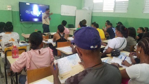 JCE inicia capacitacion para aspirantes a miembros de colegios electorales