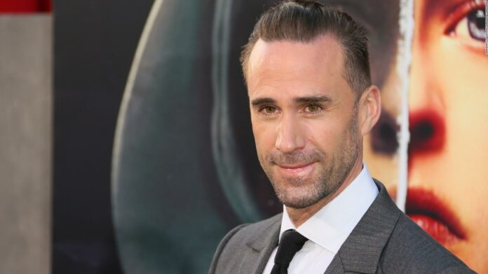 Joseph Fiennes pidió retirar un episodio donde interpretaba a Michael Jackson: "Fue un grave error"