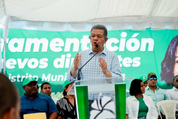 Leonel Fernández da positivo al COVID y suspende actividades