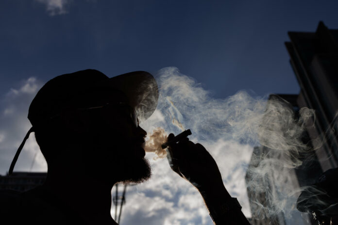 Marcha de la Marihuana reúne a cientos de brasileños por el fin de la guerra a las drogas