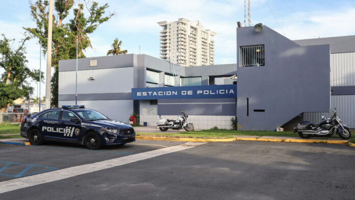 Mujer llega a un cuartel de la Policía con el cadáver de otra persona en Puerto Rico