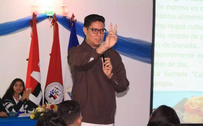 Nicaragua nombra a un expresentador de tv como nuevo embajador en RD