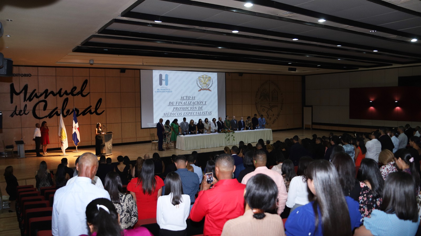 1688570891 301 Hospital Moscoso Puello certifica 69 medicos especialistas en 13 ramas