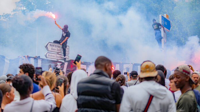 Macron no descarta “cortar” las redes sociales si las protestas en Francia “se desbordan”