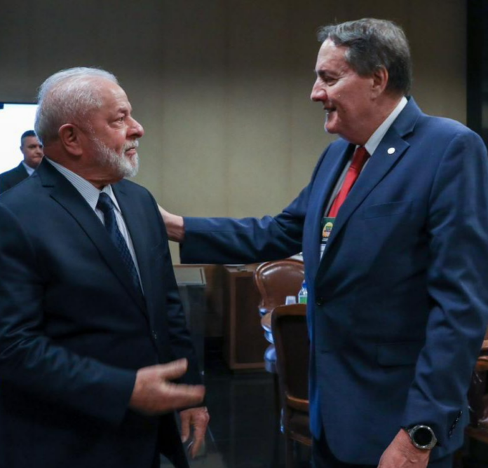 Director de la OPS se reúne con el presidente de Brasil para discutir prioridades de salud