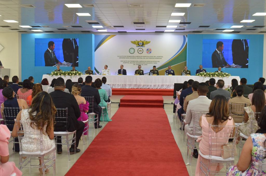 1688761406 26 Se graduan 125 medicos cursaron residencias en hospitales universitarios de