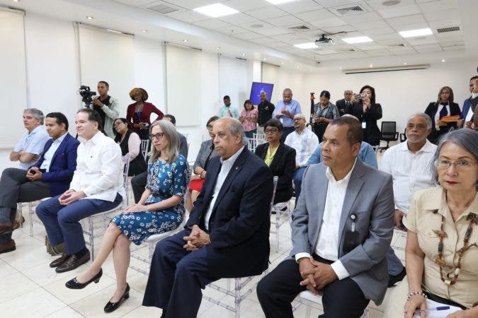 Fundación Corripio y Minerd firman acuerdo a favor de la educación 3 Personalidades que asistieron a la firma del acuerdo 675x450 1