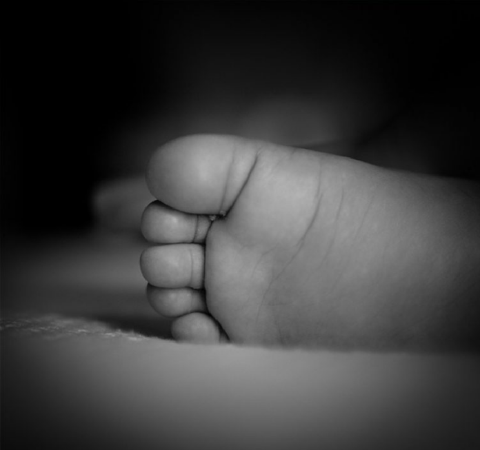 Bebé muere al ingerir fentanilo de manos de su madre en Florida