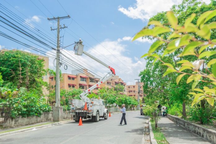 Edesur coloca lámparas Led y rehabilita redes en sector Ciudad Real II; trabajos impactarán 18,000 personas