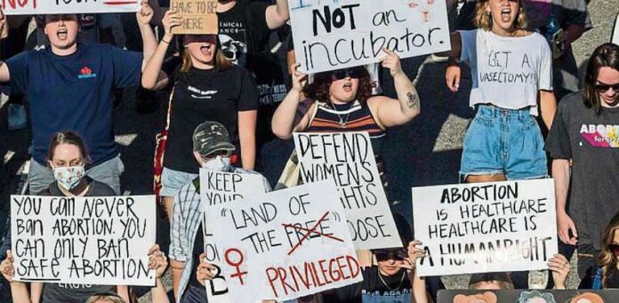 El estado de Iowa (EE.UU.) prohíbe la mayoría de abortos a partir de las 6 semanas