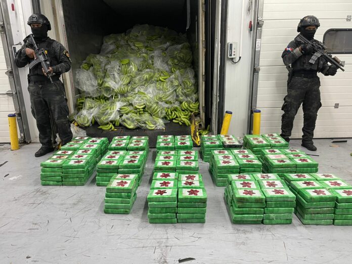 En una carga de guineos autoridades ocupan 400 paquetes de cocaína