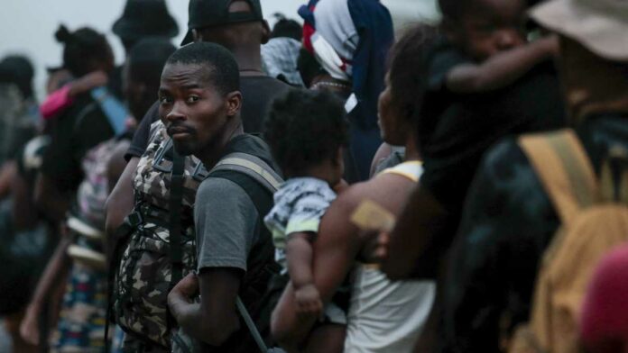 Más de 280 migrantes haitianos detenidos en costas de la Bahamas