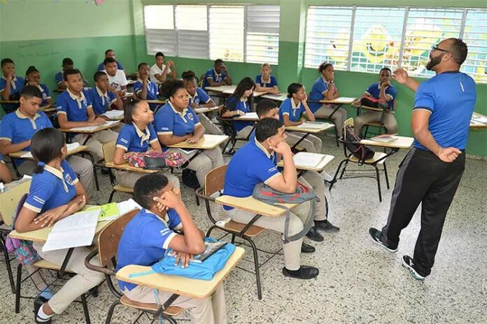  Minerd afirma ningún niño quedará fuera de las aulas el próximo año escolar