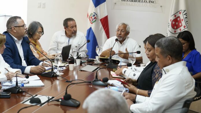 Ministro Ángel Hernández socializa con directores regionales y distritales del Norte; anuncia inauguración de 42 centros educativos