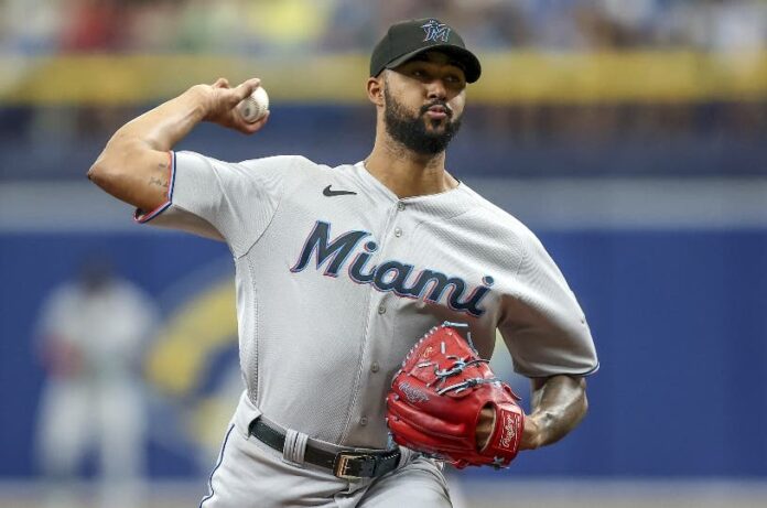 Sandy Alcántara tira juego completo en victoria ante Rays