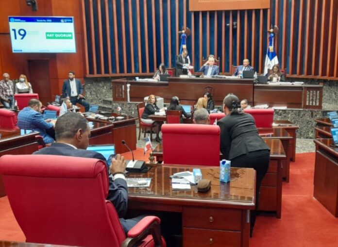 Senadores harán “lo que decida el partido”