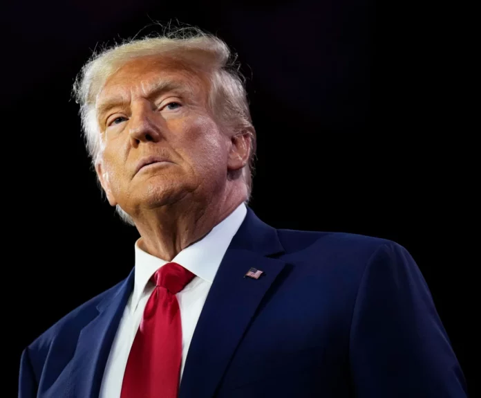 Trump dice que envío de bombas de racimo a Ucrania empuja más a una III Guerra Mundial