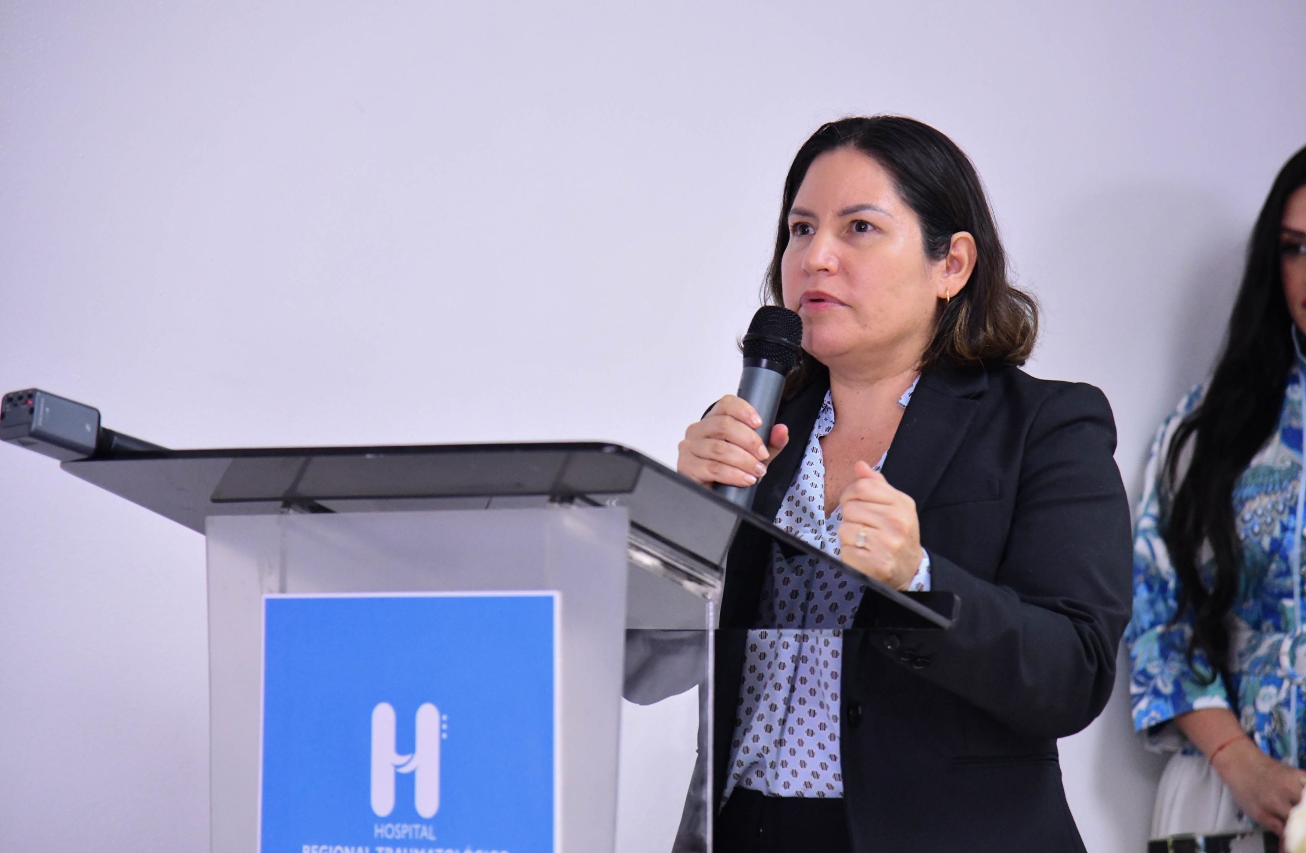 1692037046 412 Autoridades de Salud entregan tomografo al Hospital Traumatologico Juan Bosch