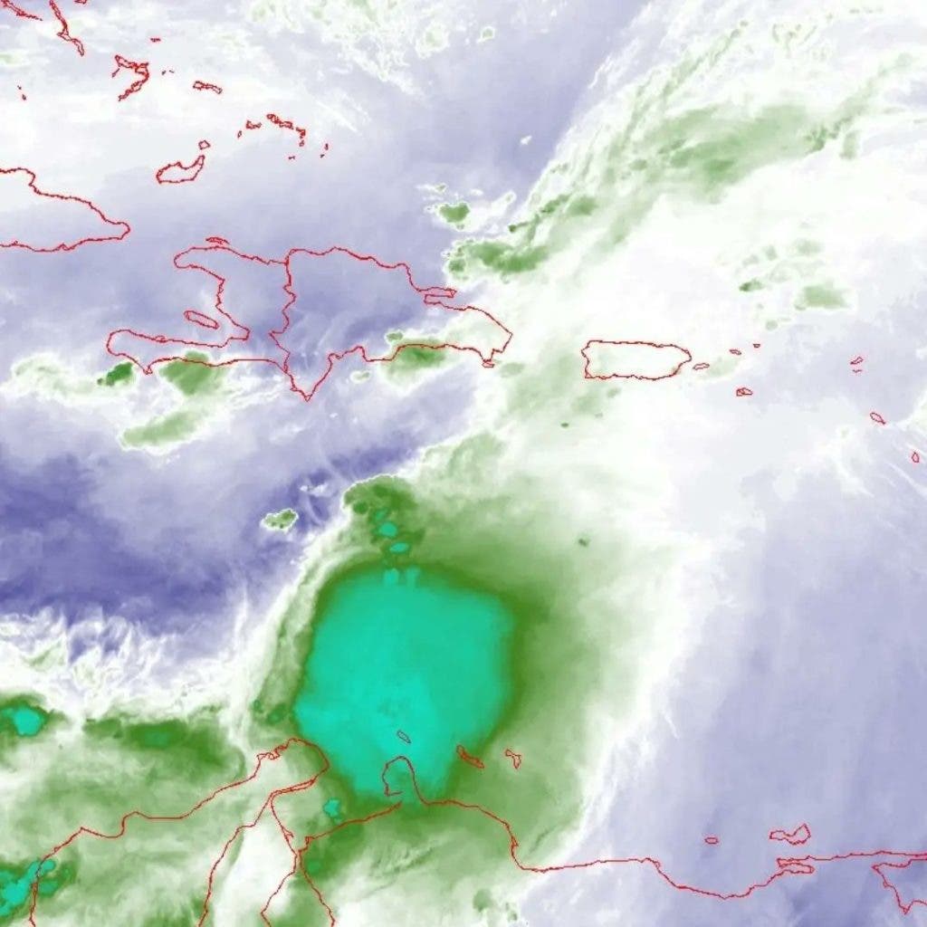1692707849 371 Tormenta Franklin se localiza a unos 400 kilometros al sur