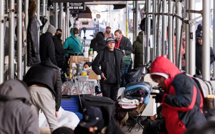 Cada inmigrante cuesta a NY 383 dólares al día en alojamiento, alimentos y escuela