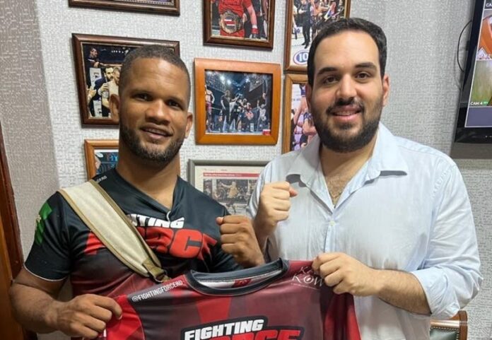 De los Santos  decide salir del retiro para enfrentar a Rivas