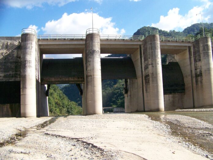 Egehid acuartela personal técnico de 27 hidroeléctricas por paso de tormenta Franklin