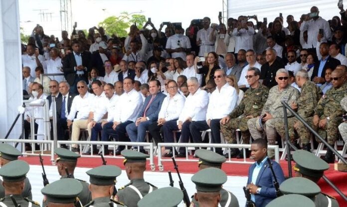 En vivo: Abinader encabeza Desfile Militar por el 160 aniversario de la Restauración