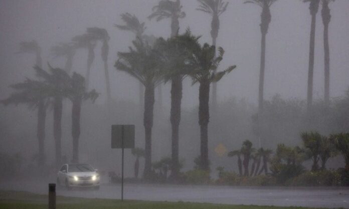 Florida se prepara para llegada huracán Idalia