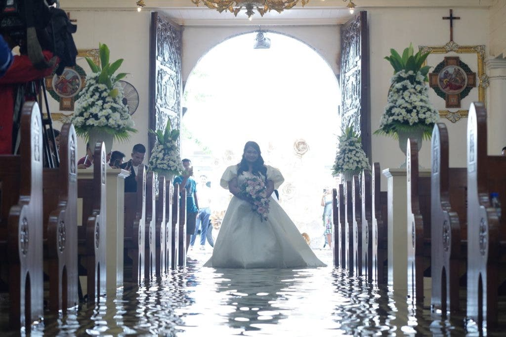 La boda filipina que las inundaciones no pudieron detener