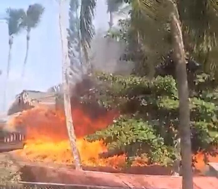 Las Terrenas: Incendio afecta plaza comercial