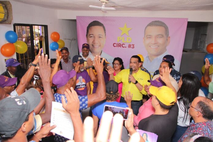 Luis Alberto Tejeda inaugura Local PLD en Villa Liberación