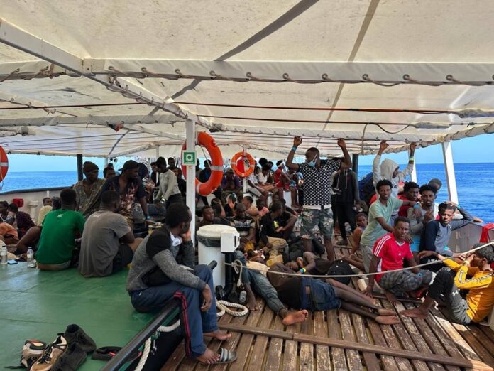 Más de 40 muertos en un nuevo naufragio frente a la isla italiana de Lampedusa
