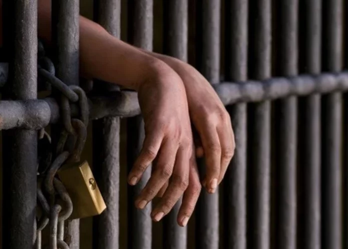 Migrantes demandan a Texas por encarcelamientos irregulares