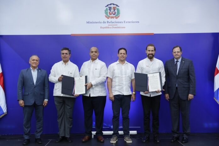 Mirex presenta Poder Consular Único para facilitar a dominicanos en el extranjero adquisición de viviendas