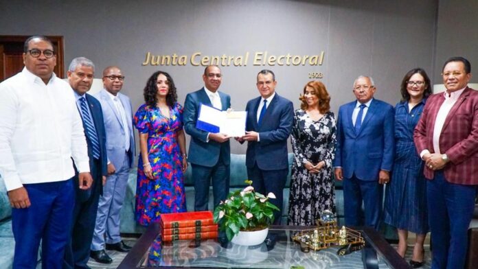 PRM lleva padrón a la JCE con más de 3 millones de afiliados; hay 800 mil nuevos inscritos