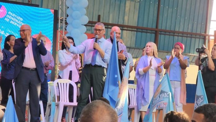 Plantea eliminar 40% de los ministerios