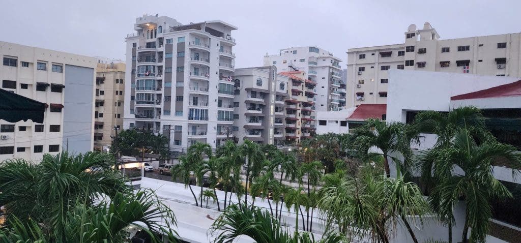 Por los efectos de Franklin COE mantiene a todo el