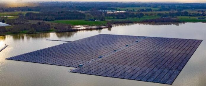 RD evalúa instalación de paneles solares flotantes en embalses de las presas