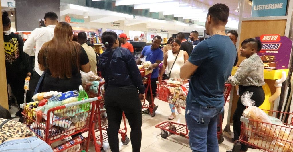 Residentes a orillas de rios rehusan dejar sus viviendas pese