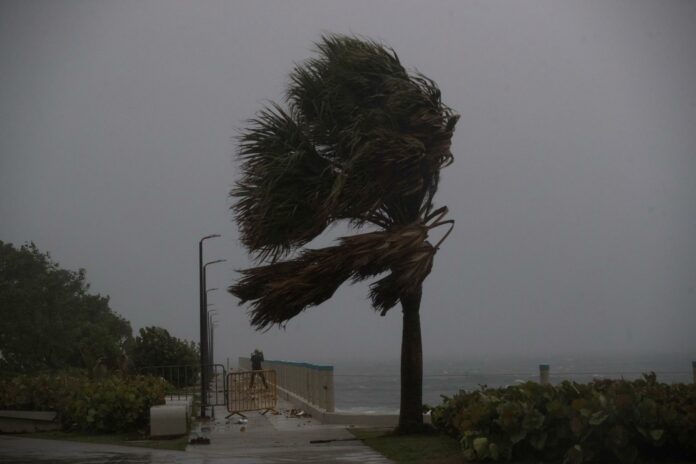 Se forma la tormenta tropical en el Atlántico, que acompaña a una depresión tropical
