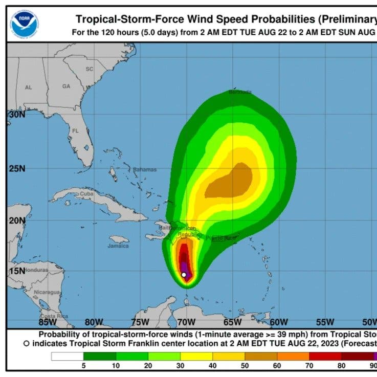 Tormenta Franklin se localiza a unos 400 kilometros al sur